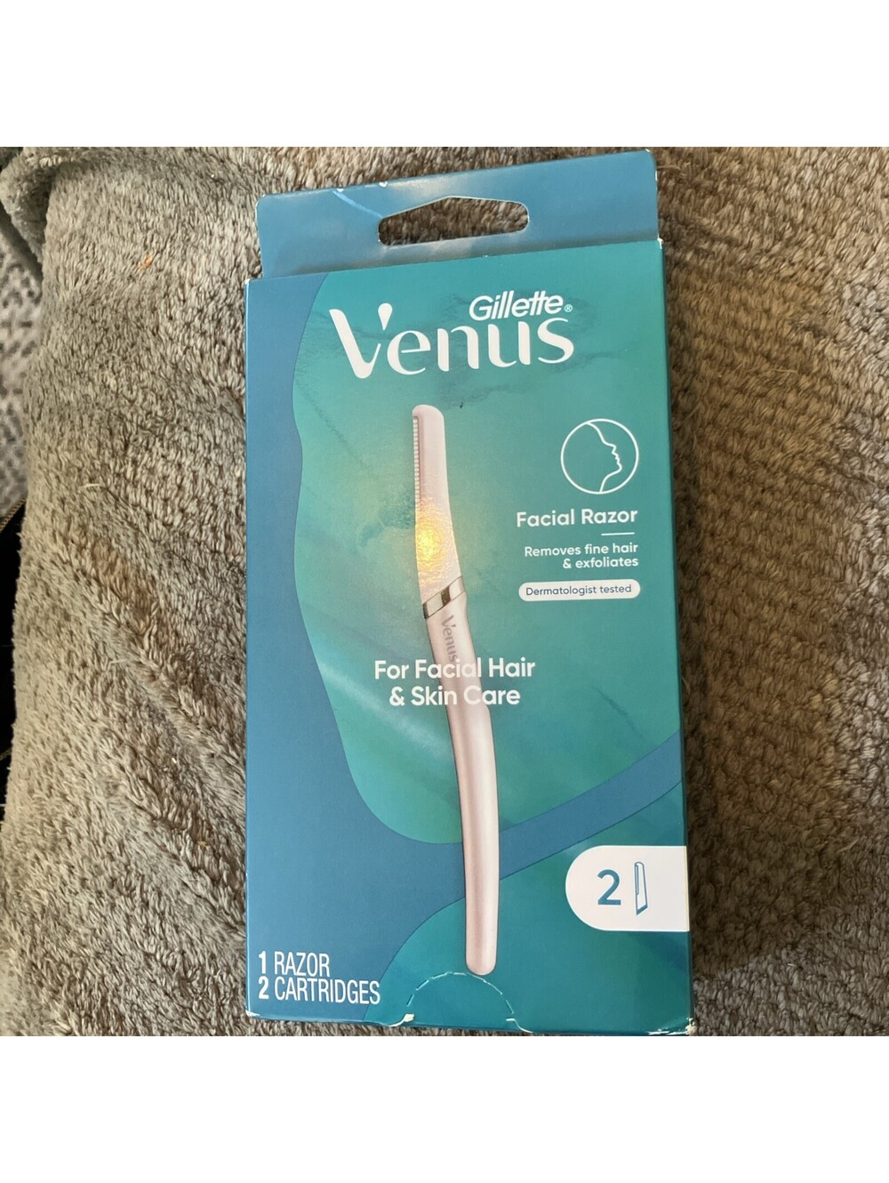 NEW Gillette Venus Facial Razor for Facial Hair & Skin. 1 Razor & 2 Cartridges